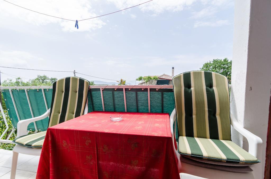 Guest House Kola سلانو الغرفة الصورة