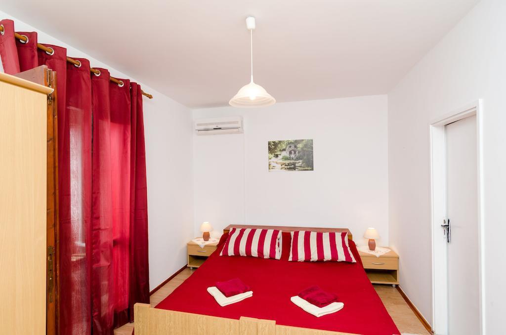 Guest House Kola سلانو الغرفة الصورة