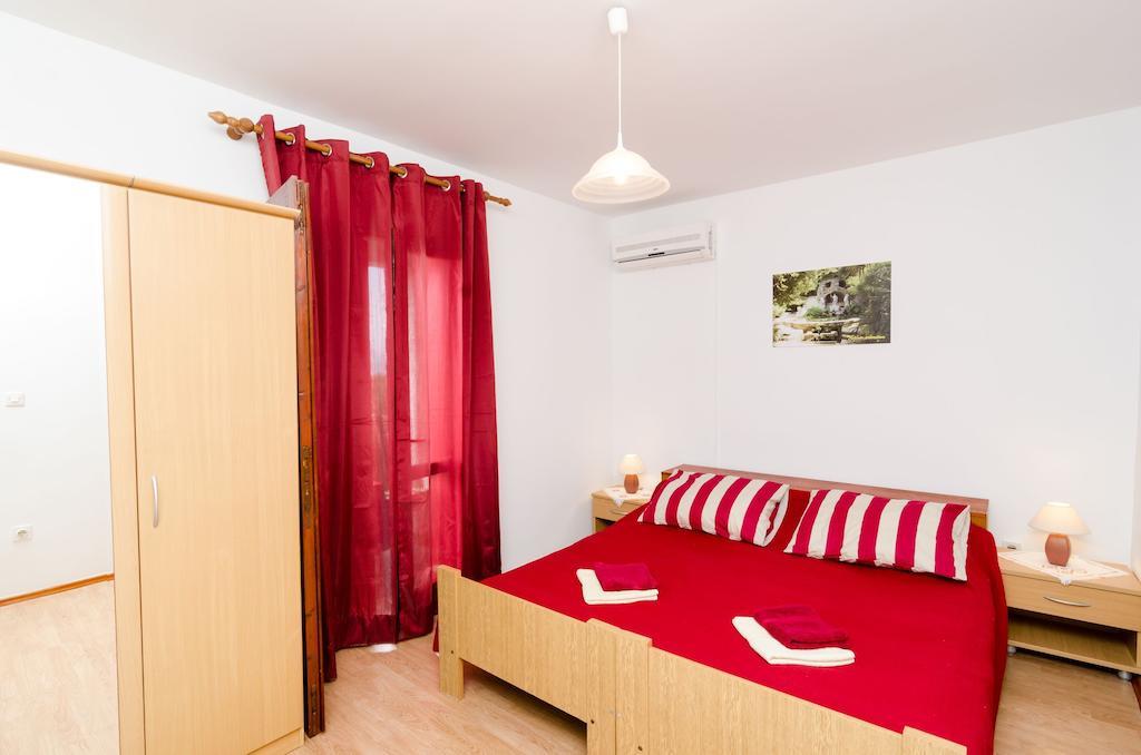 Guest House Kola سلانو الغرفة الصورة
